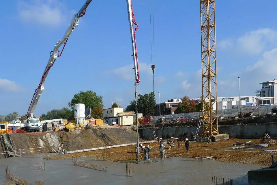 Uitvoering van betonwerken aan de Blauwe Boulevard in Hasselt
